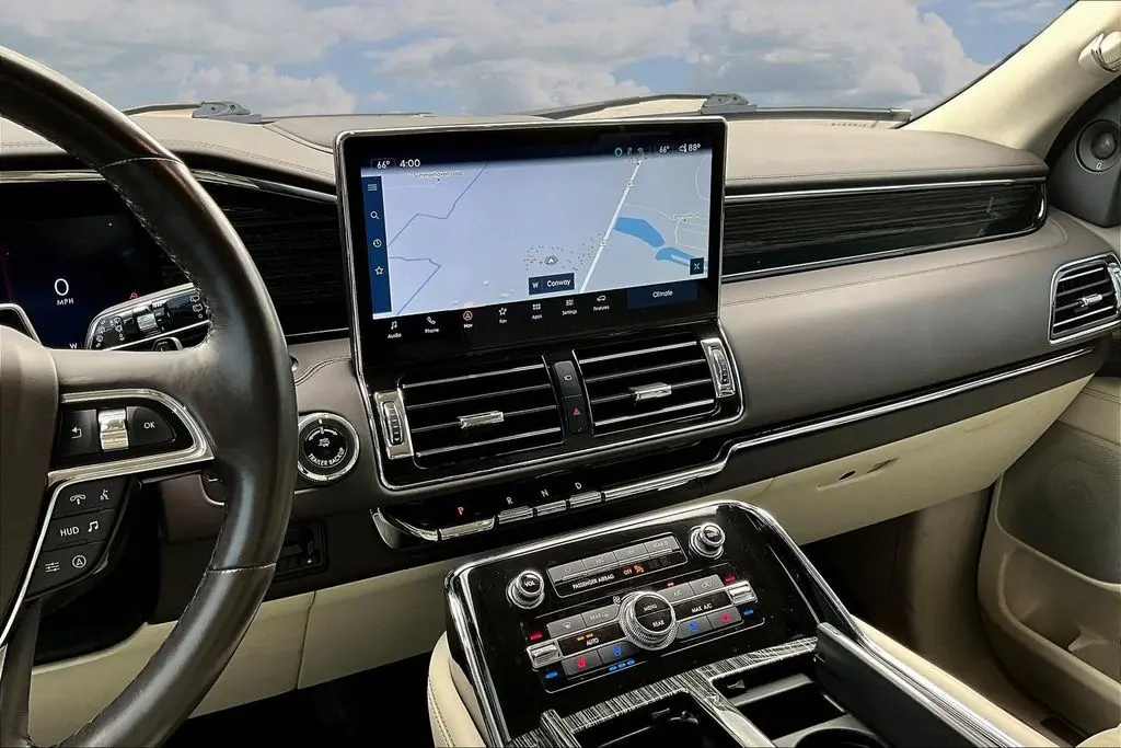 2023 Lincoln Navigator - $64,500