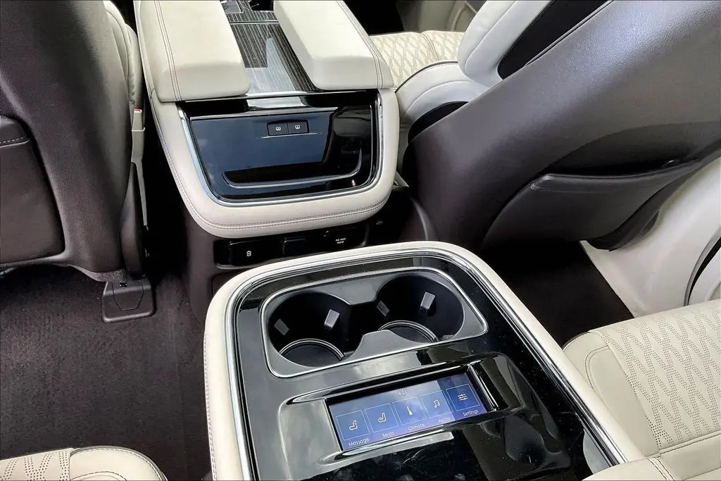 2023 Lincoln Navigator - $64,500