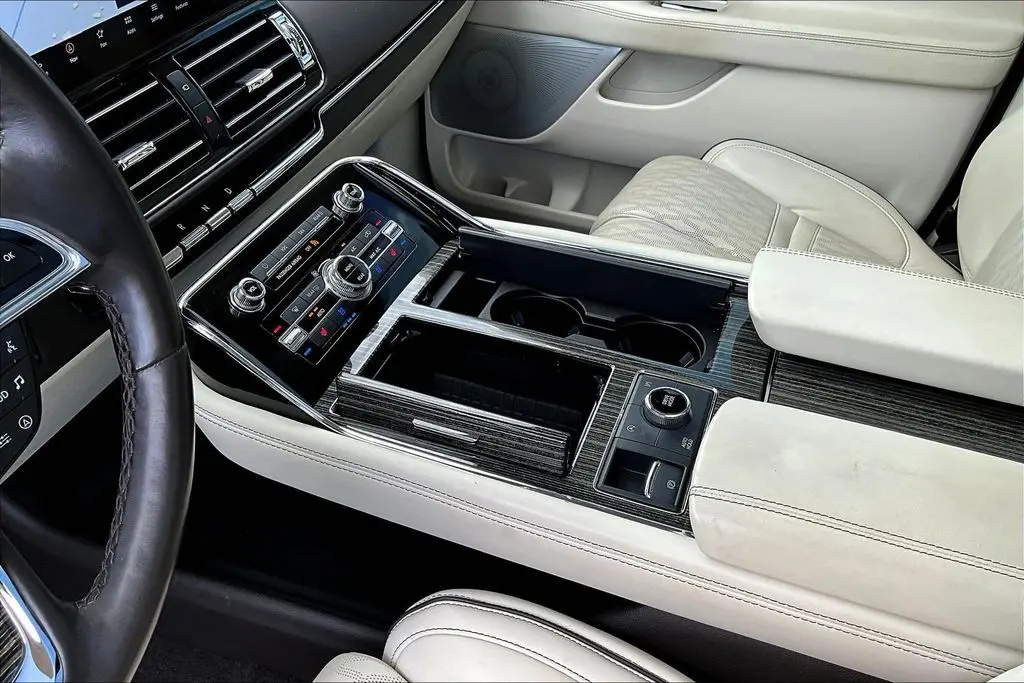 2023 Lincoln Navigator - $64,500