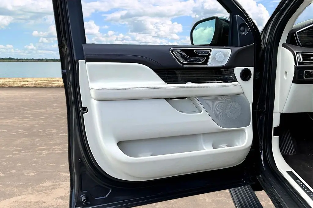 2023 Lincoln Navigator - $64,500