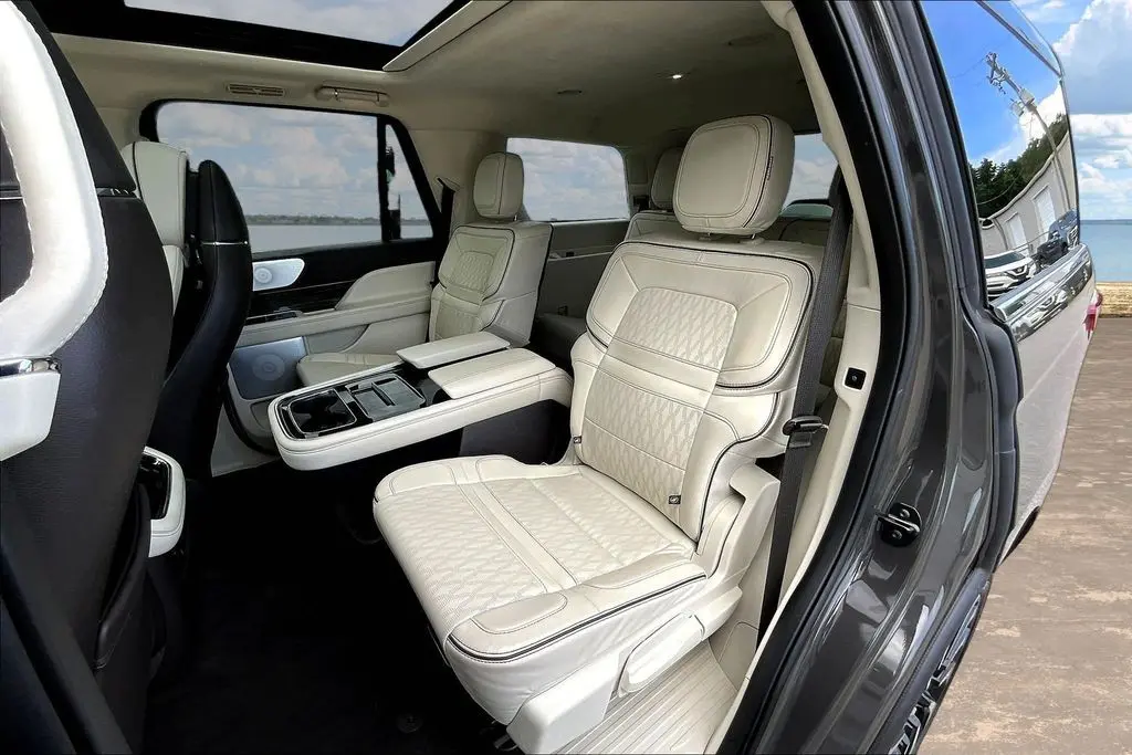 2023 Lincoln Navigator - $64,500