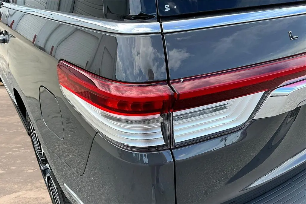 2023 Lincoln Navigator - $64,500