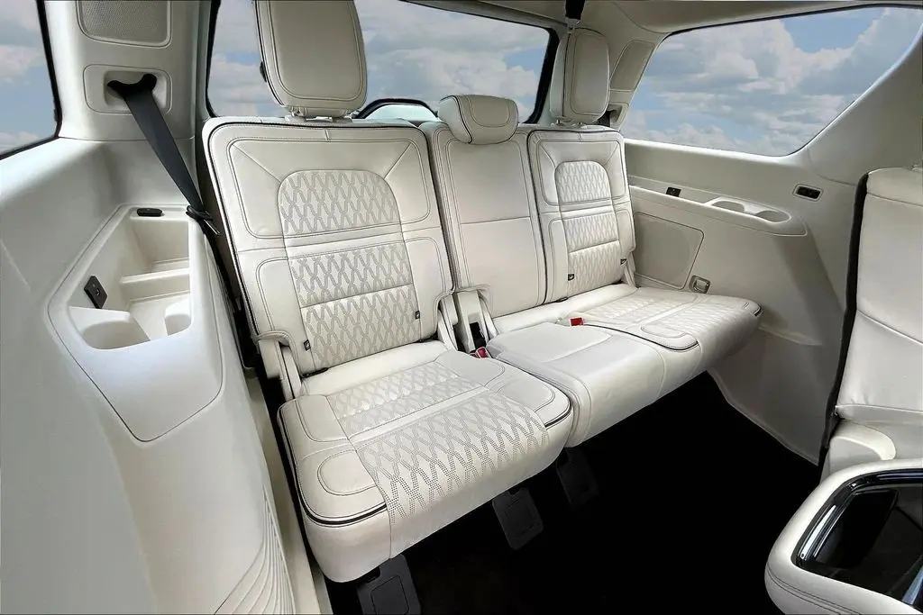 2023 Lincoln Navigator - $64,500