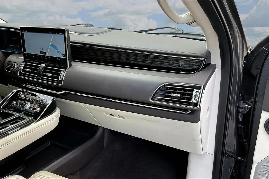 2023 Lincoln Navigator - $64,500