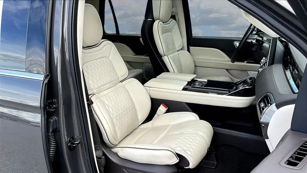 2023 Lincoln Navigator Black Label