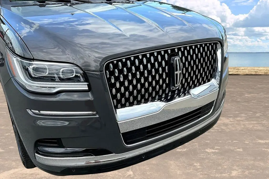 2023 Lincoln Navigator - $64,500
