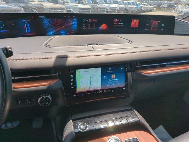 2025 Lincoln Navigator - $88,888