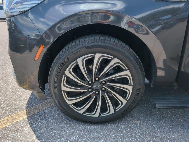 2025 Lincoln Navigator - $88,888