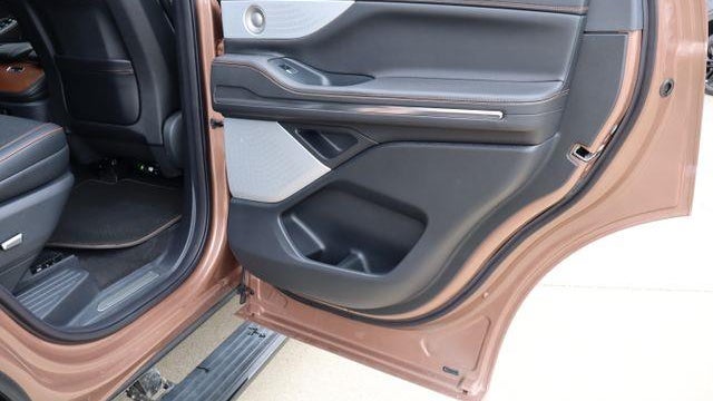2025 Lincoln Navigator Black Label