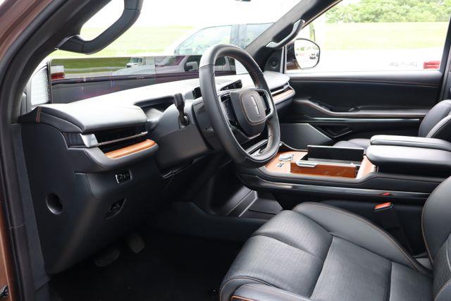 2025 Lincoln Navigator - $99,431