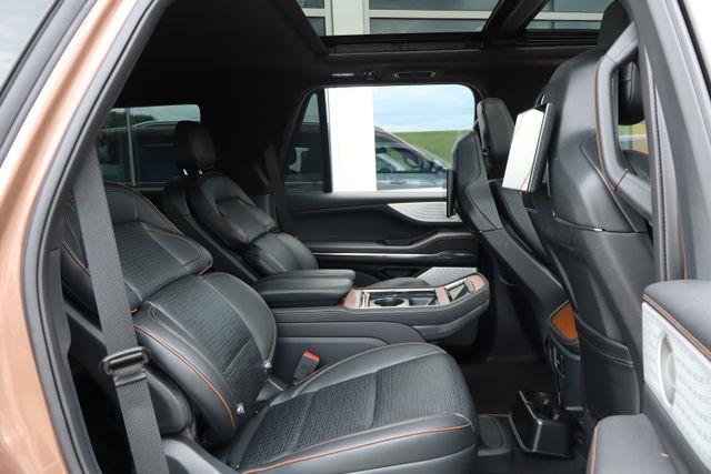 2025 Lincoln Navigator - $99,431