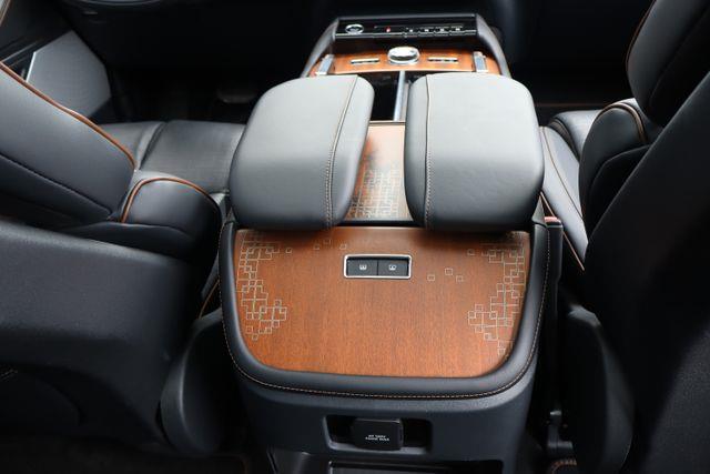 2025 Lincoln Navigator - $99,431