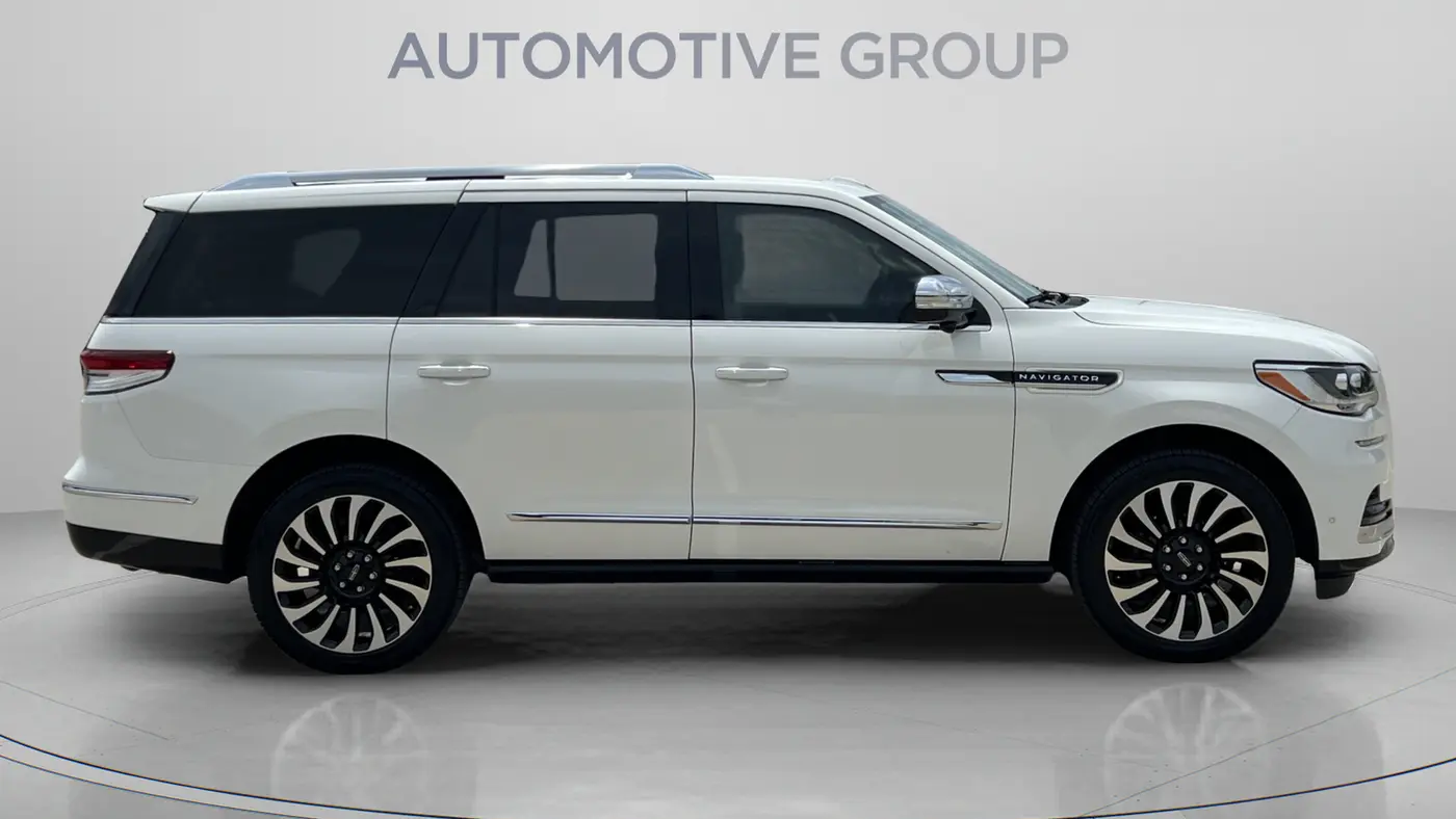 2023 Lincoln Navigator Black Label