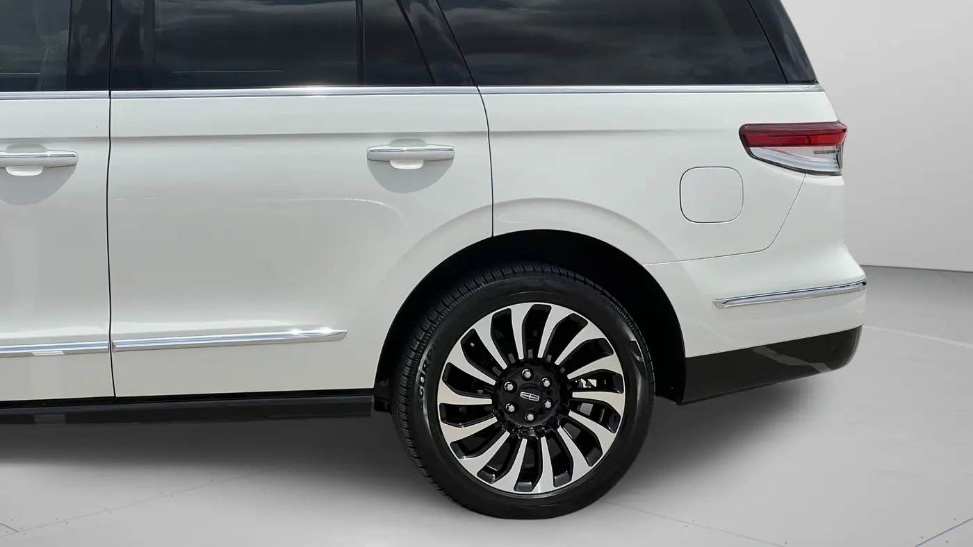 2023 Lincoln Navigator Black Label