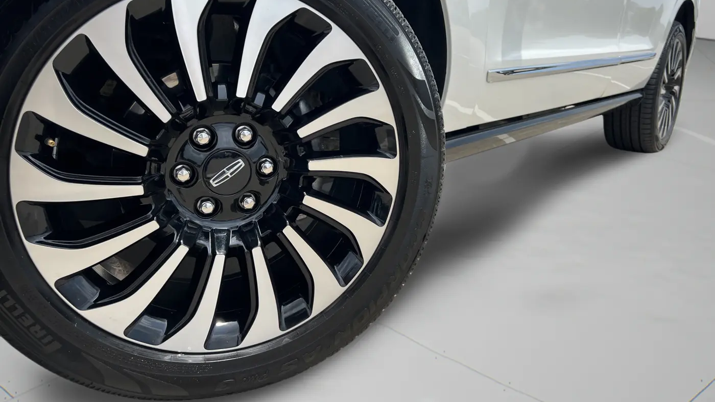 2023 Lincoln Navigator Black Label