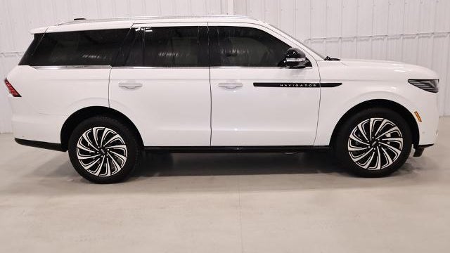 2025 Lincoln Navigator Black Label
