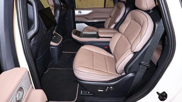 2025 Lincoln Navigator Black Label