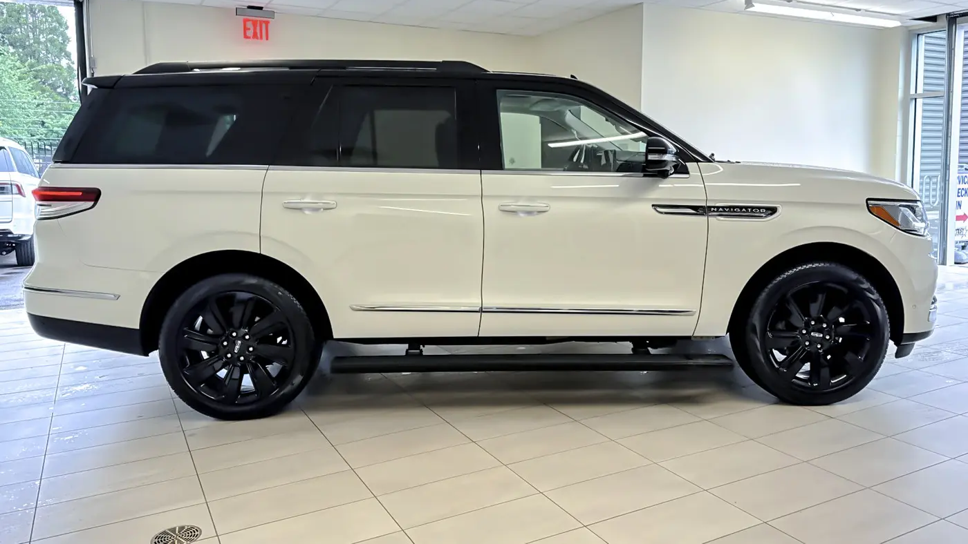 2024 Lincoln Navigator Black Label