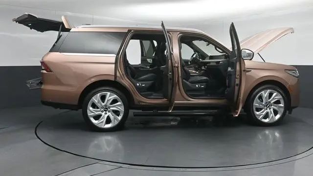 2025 Lincoln Navigator Black Label