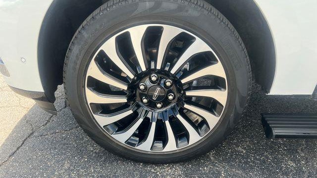 2023 Lincoln Navigator Black Label