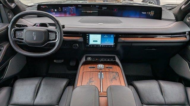2025 Lincoln Navigator Black Label