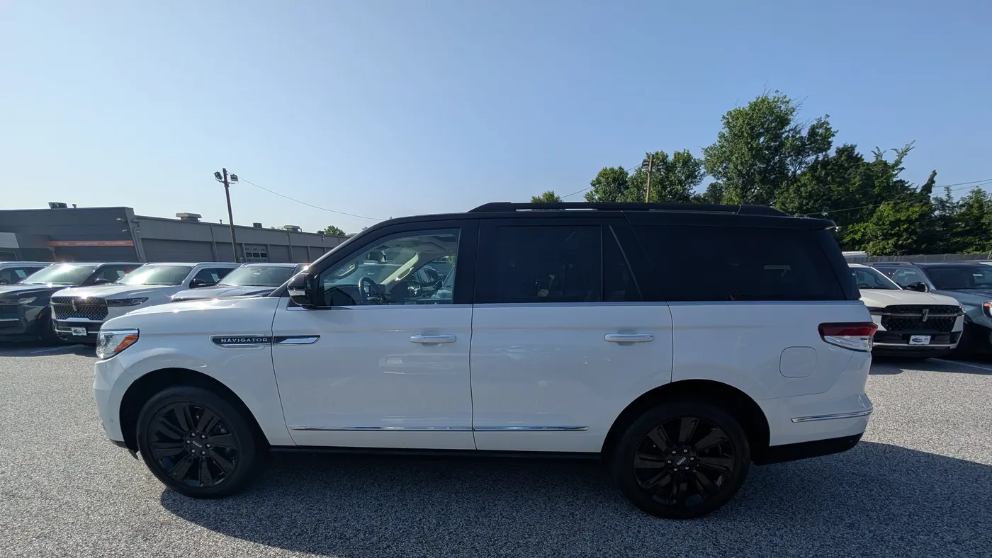 2022 Lincoln Navigator Black Label