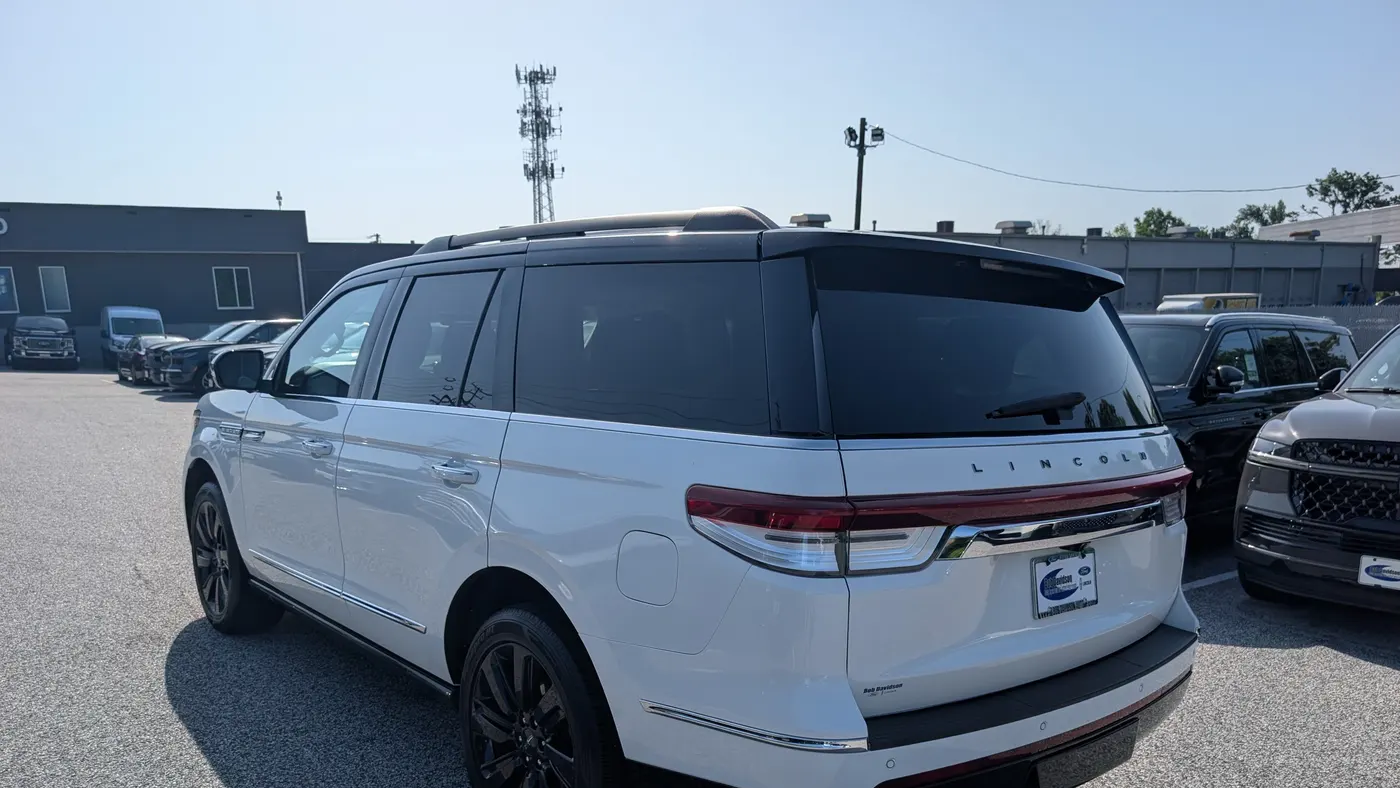 2022 Lincoln Navigator Black Label