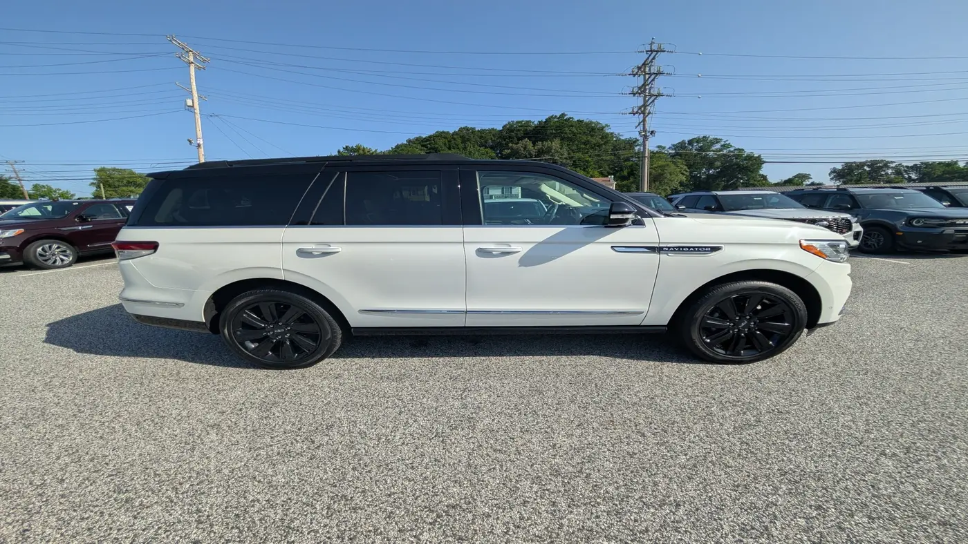 2022 Lincoln Navigator Black Label