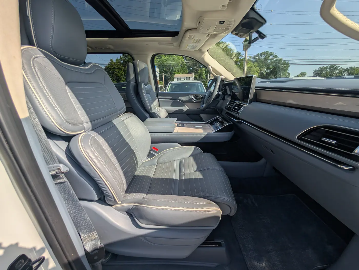 2022 Lincoln Navigator - $57,500