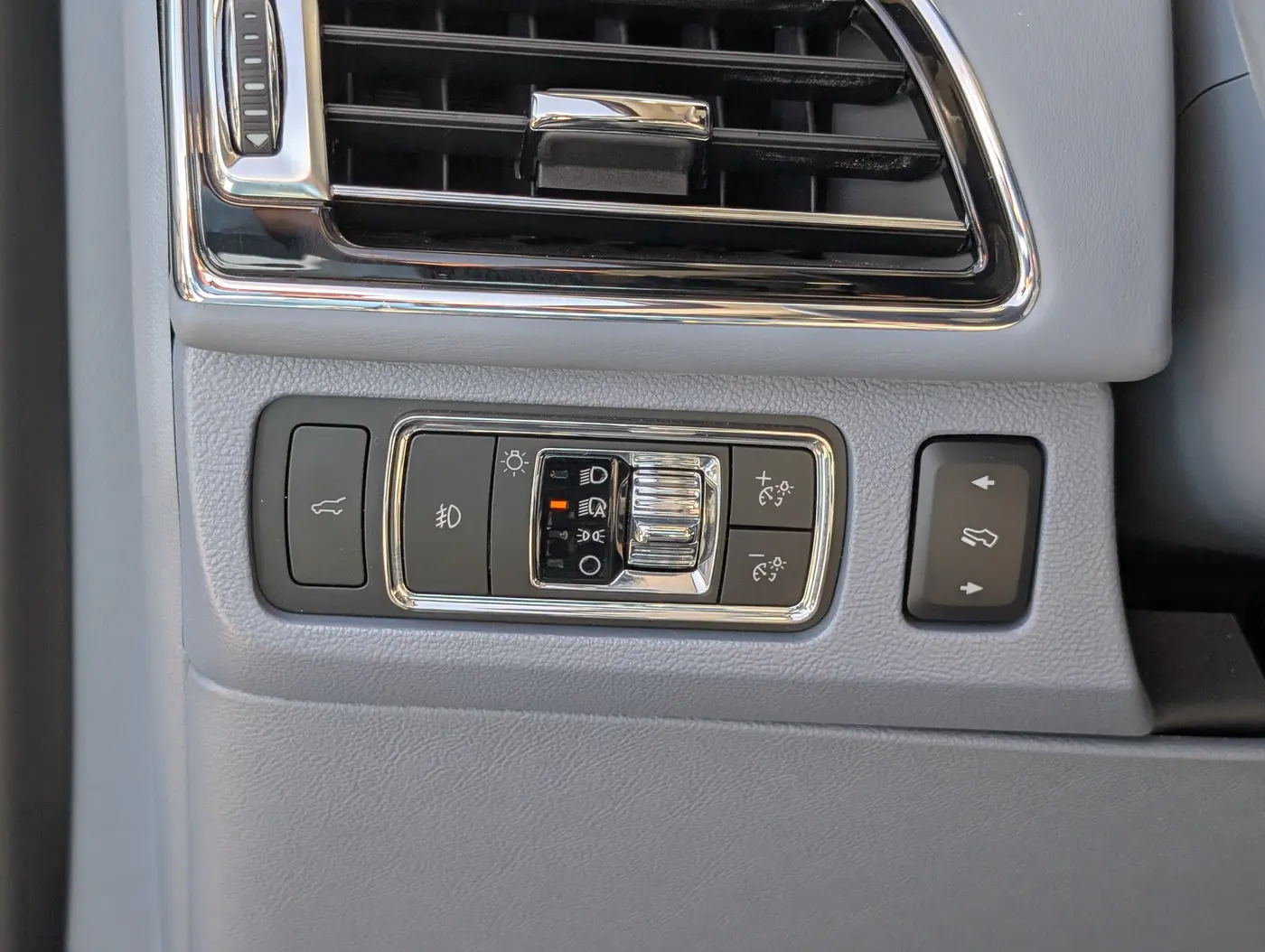 2022 Lincoln Navigator - $57,500