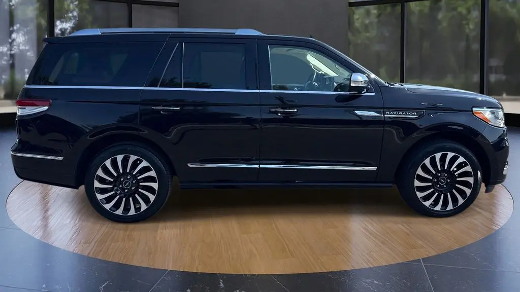 2022 Lincoln Navigator Black Label