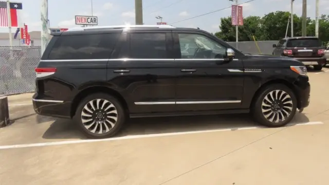 2022 Lincoln Navigator Black Label