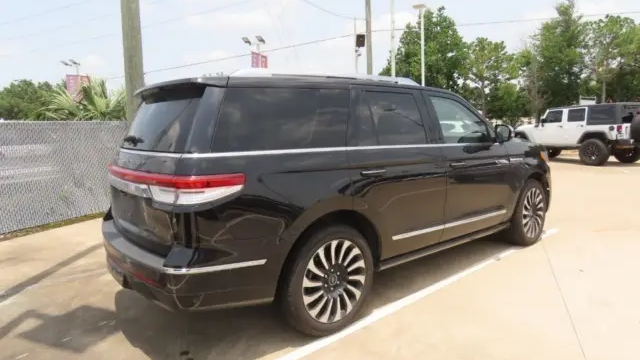 2022 Lincoln Navigator Black Label