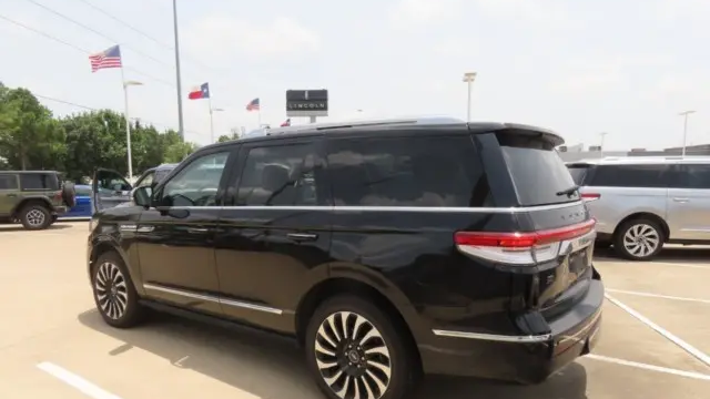 2022 Lincoln Navigator Black Label
