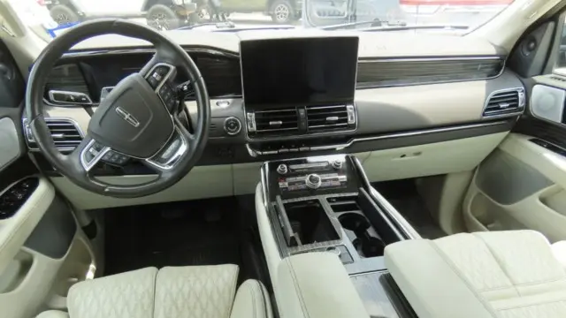 2022 Lincoln Navigator Black Label
