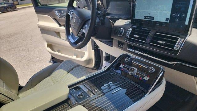 2022 Lincoln Navigator Black Label