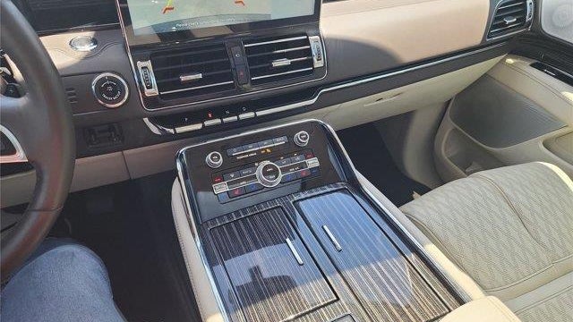 2022 Lincoln Navigator Black Label