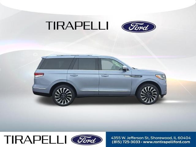 2022 Lincoln Navigator - $60,369