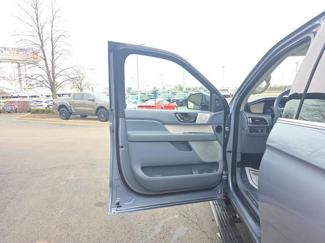 2022 Lincoln Navigator - $60,369