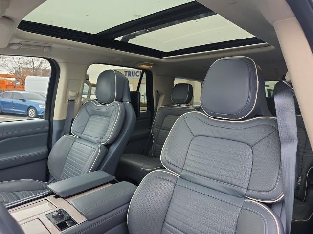 2022 Lincoln Navigator - $60,369