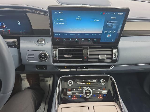 2022 Lincoln Navigator - $60,369
