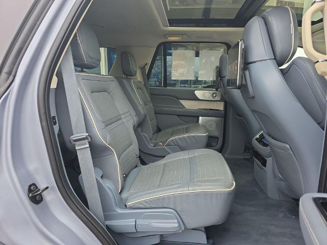 2022 Lincoln Navigator - $60,369