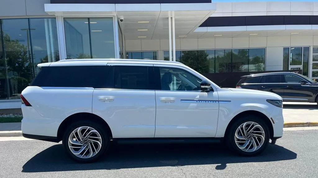 2026 Lincoln Navigator Premiere