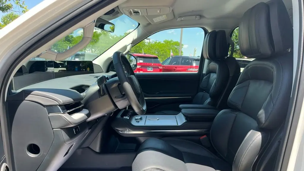 2026 Lincoln Navigator Premiere