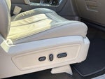 2015 Navigator L Thumbnail 24