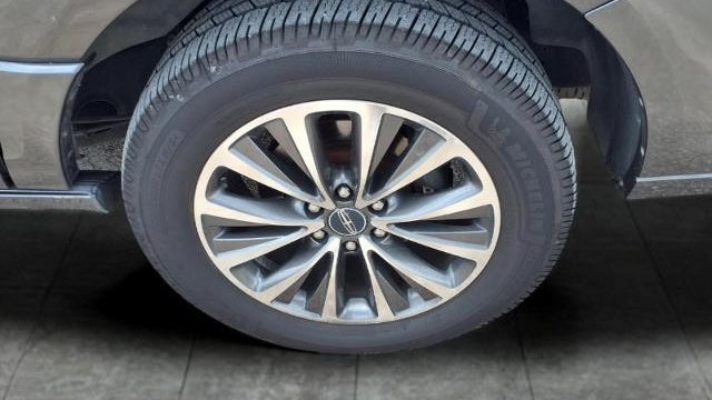 2015 Lincoln Navigator L Base