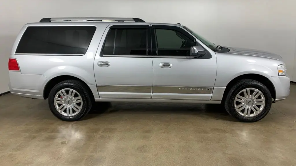 2012 Lincoln Navigator L Base