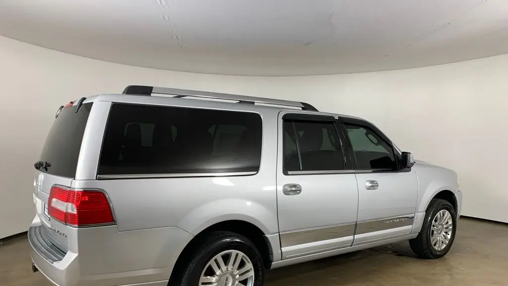 2012 Lincoln Navigator L Base