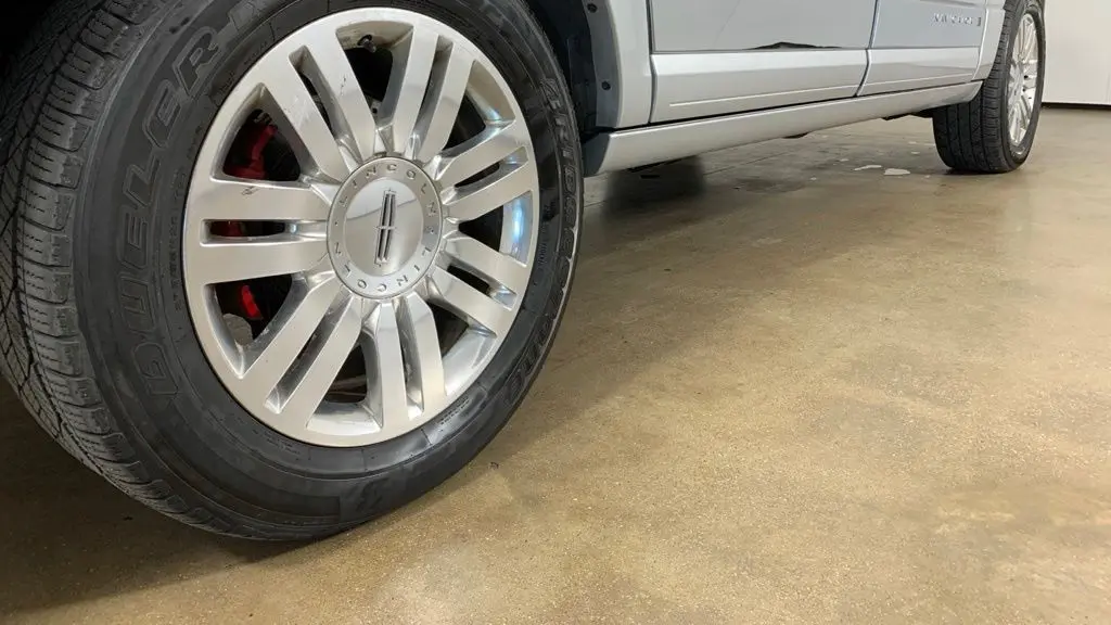 2012 Lincoln Navigator L Base