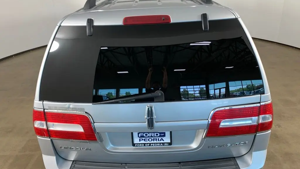 2012 Lincoln Navigator L Base